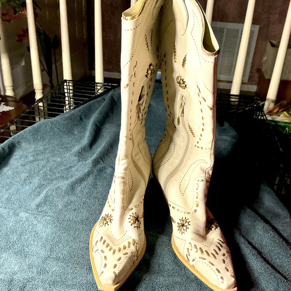 Elegant Cream Western Boots
